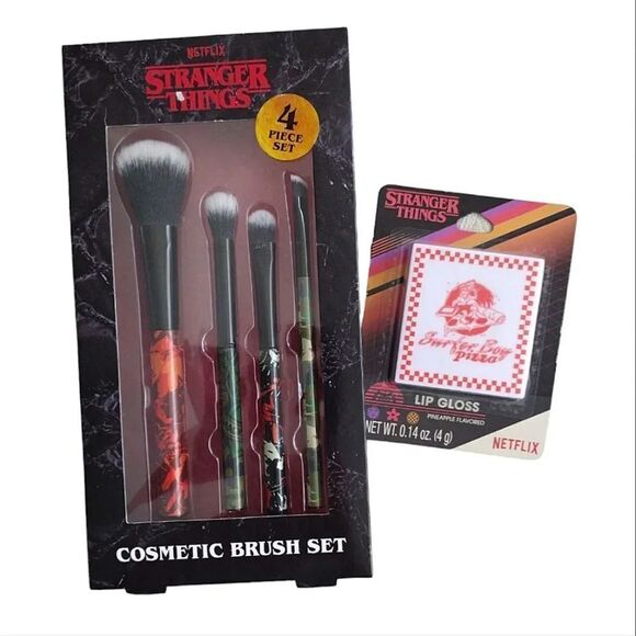 Netflix STRANGER THINGS MakeUp Brushes And Lipgloss Set NWT - Picture 1 of 12
